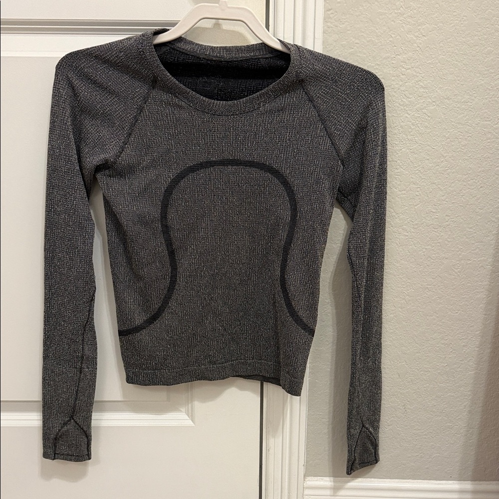 Gray Long-Sleeve Women's Seamless Athletic Top